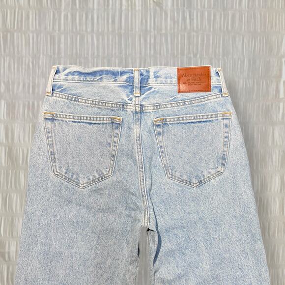 Abercrombie & Fitch 90’s Loose High-Waisted Light Wash Jeans - Women’s 28 x 34 - Picture 5 of 8